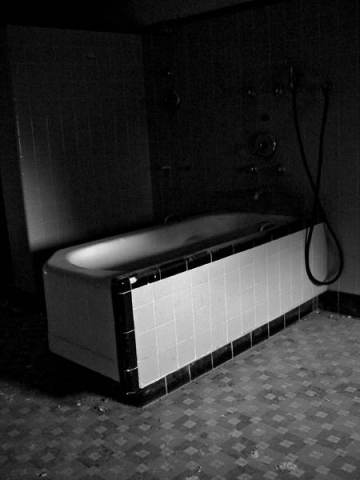Bañera utilizada para la hidroterapia, una de las técnicas empleadas con los enfermos del hospital