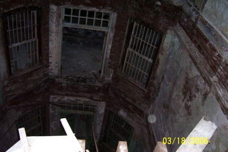 patio interior psiquiátrico abandonado de Danvers