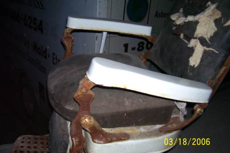 restos de una silla del psiquiátrico abandonado de Danvers