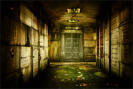 portón en la cripta abandonada de namur Bélgica
