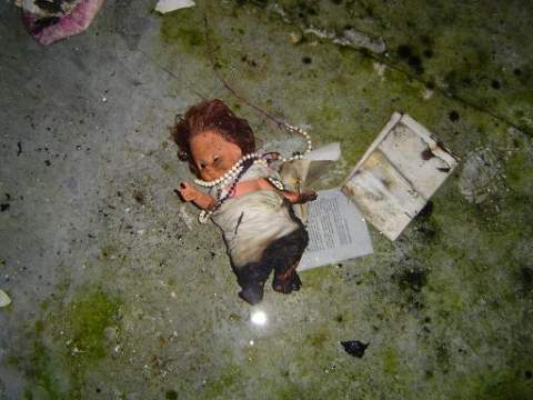 muñeca quemada en el asilo abandonado denbigh