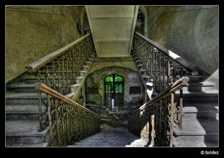 escaleras castillo abandonado de Mesen