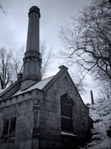 Imágenes del interior y del exterior del crematorio