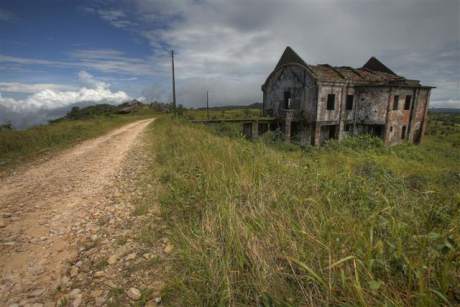 Vivienda abandonada en la ciudad fantasma de camboya