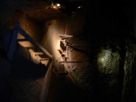 interiores oscruso cueva más larga del mundo Mammoth Cave