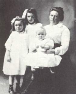 Belle Gunnes con sus hijos
