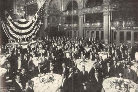 Una fiesta en el Waldorf-Astoria en 1908